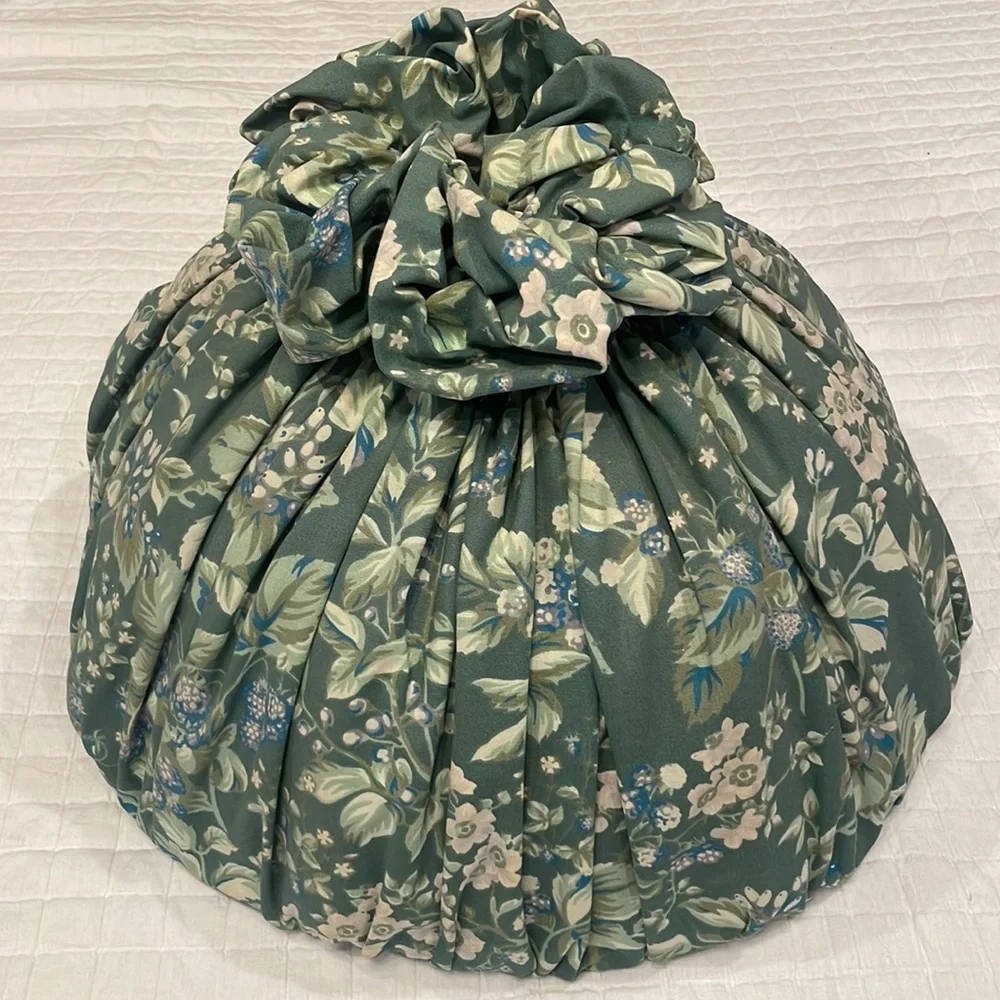 Laura Ashley Bramble pattern light fixture cover lampshade large 18 x 18 x 12“